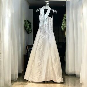 NWT Sample Victoria's Bridal Collection Vintage Elegant White Halter Dress